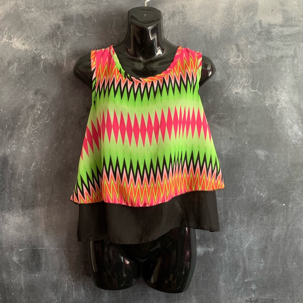 Never Worn‼️Vibrant Zig Zag Top